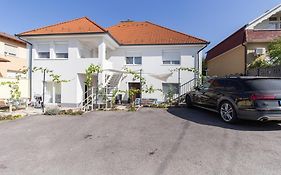 Deli Terasz A Apartman Free Parking, Self-Check-In Anytime