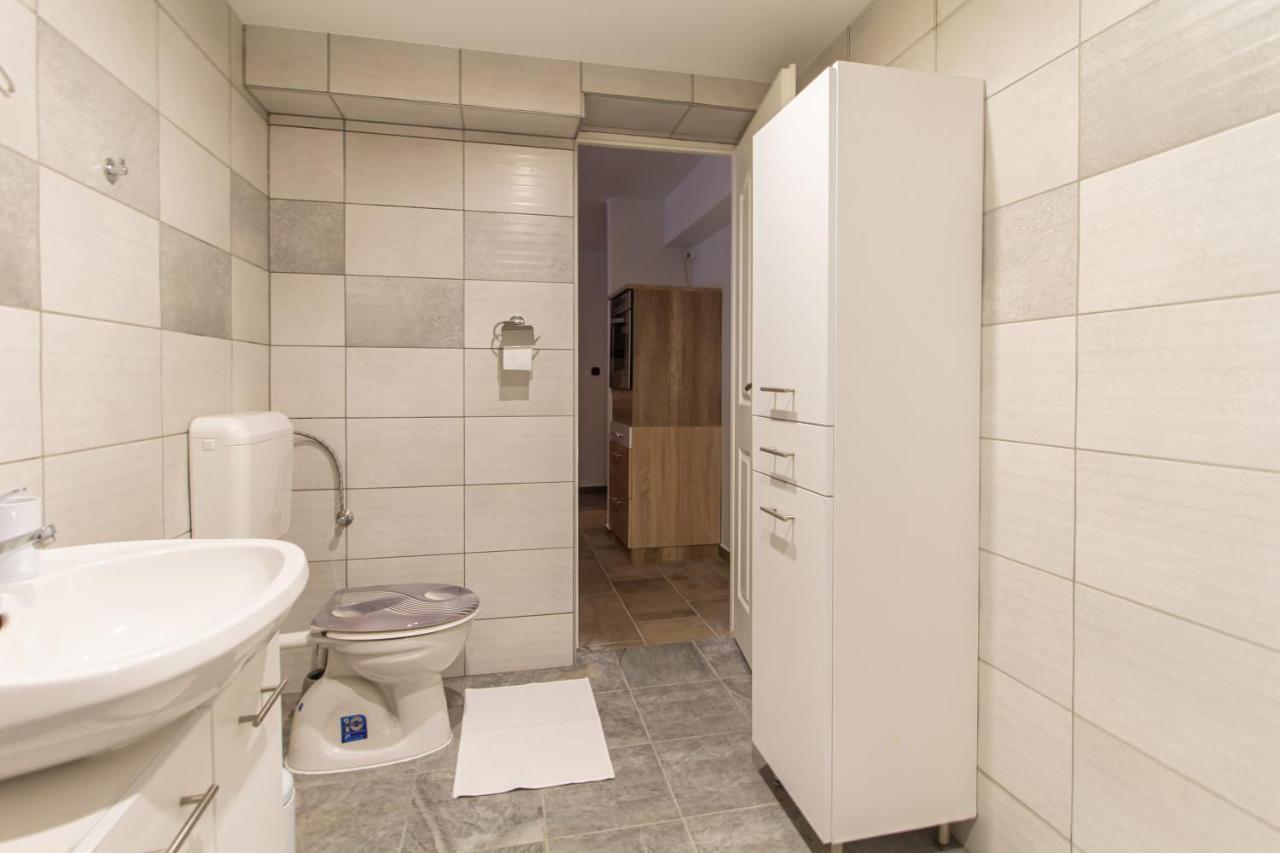 Apartament Deli Terasz A Apartman Free Parking, Self-Check-In Anytime Győr Zewnętrze zdjęcie